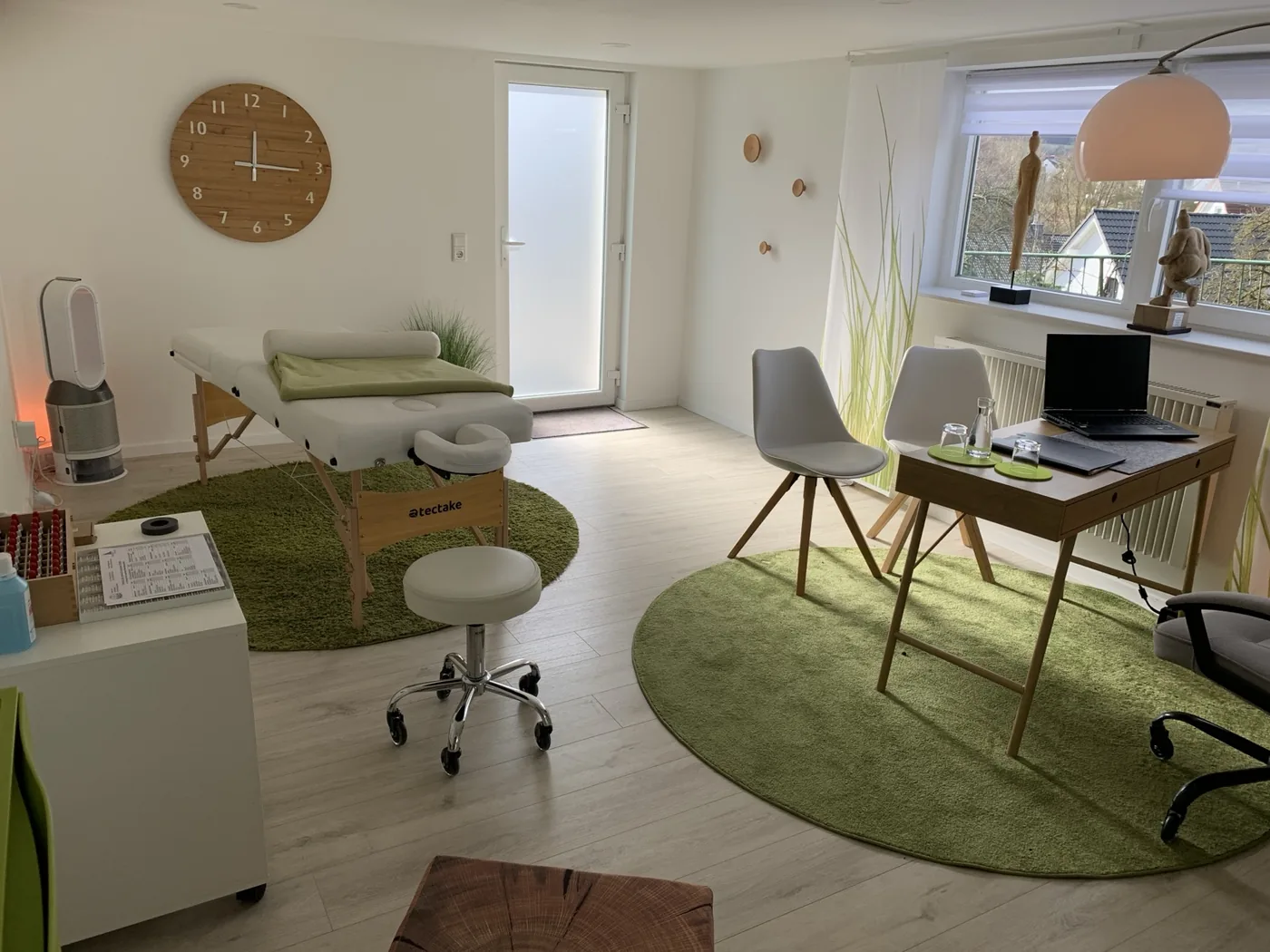 Behandlungsraum der Praxis von Heilpraktiker Markus Rogon in Ahnatal